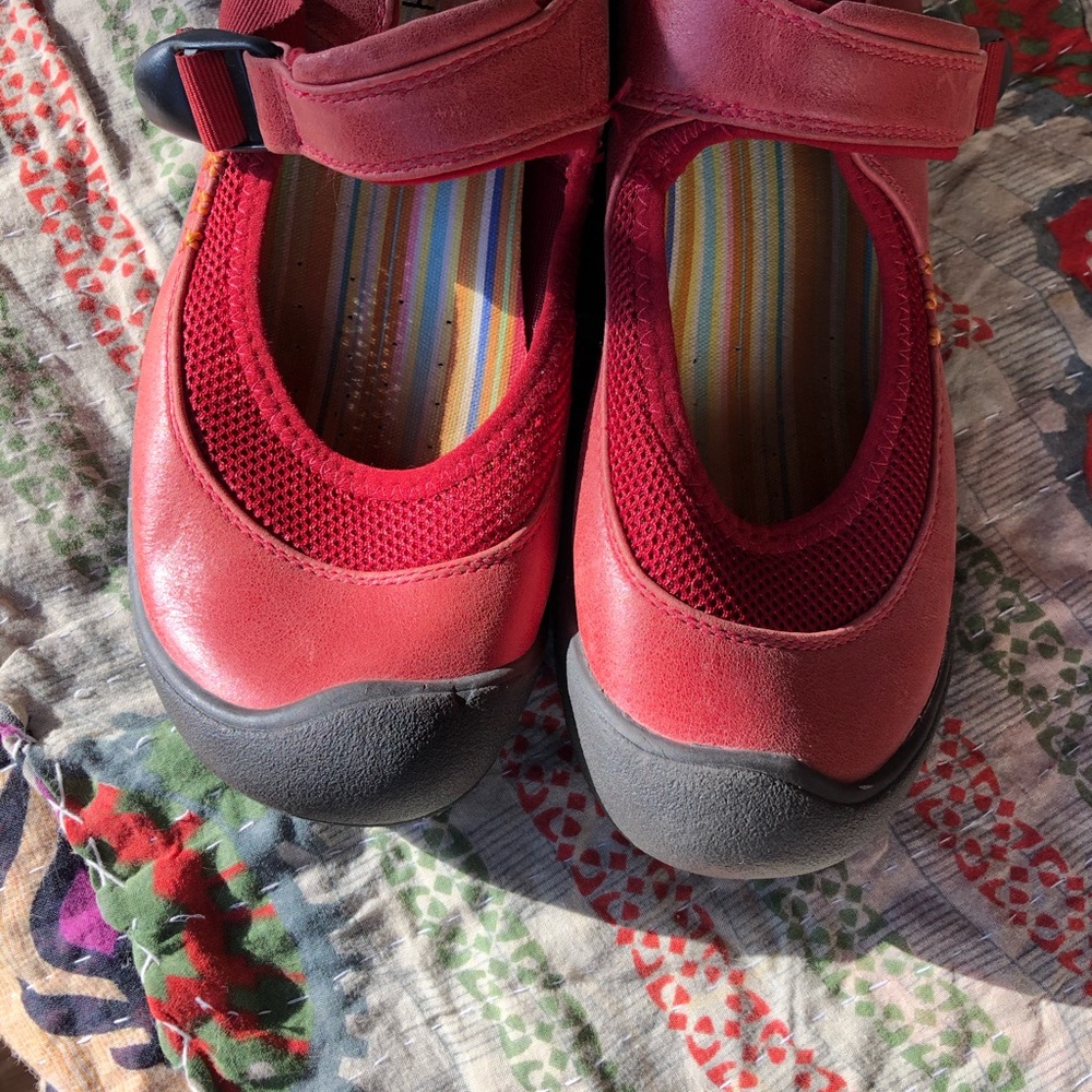 Red keens 10- worn once